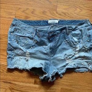Torrid plus sized, pearl short shorts